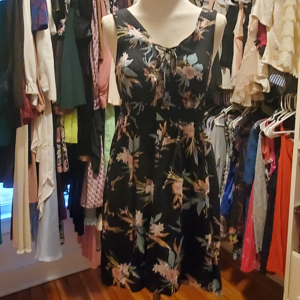 TAYLOR & SAGE DRESS- SIZE MEDIUM